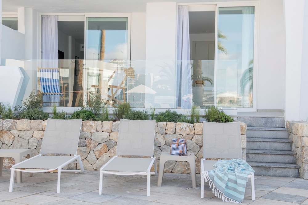 Suites ROC Portonova - Newly Renovated 2026 — Hotel building in Palma Nova, Balearic Islands