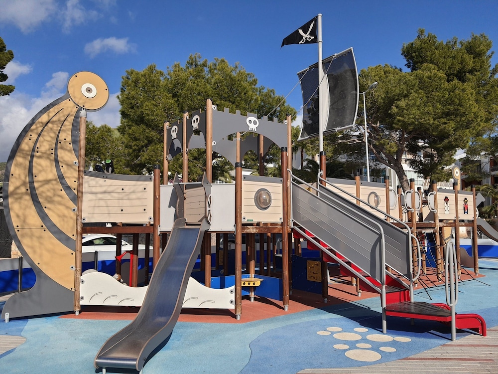 Suites ROC Portonova - Newly Renovated 2026 — Attractions for children in Palma Nova, Balearic Islands