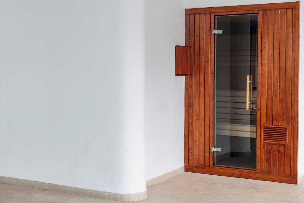 Suites ROC Portonova - Newly Renovated 2026 — Spa in Palma Nova, Balearic Islands