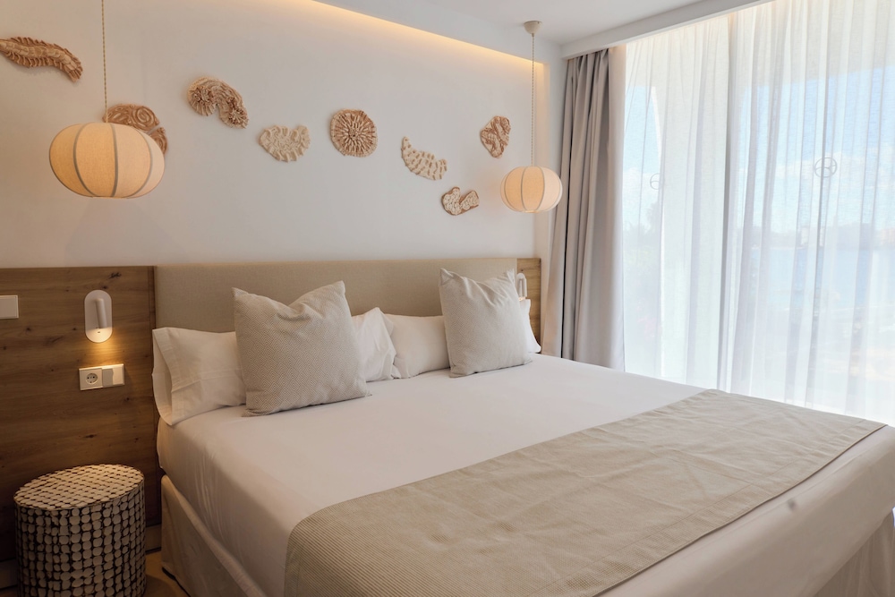 Suites ROC Portonova - Newly Renovated 2026 — Hotel rooms in Palma Nova, Balearic Islands