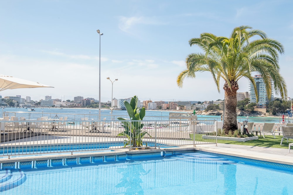 Suites ROC Portonova - Newly Renovated 2026 — Swimming pool in Palma Nova, Balearic Islands