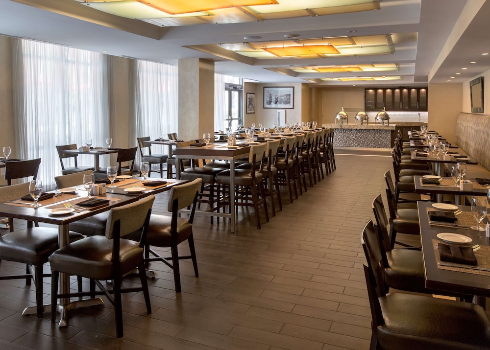 Hilton Garden Inn Washington DC/U.S. Capitol — Restaurant & bars in Washington, District of Columbia