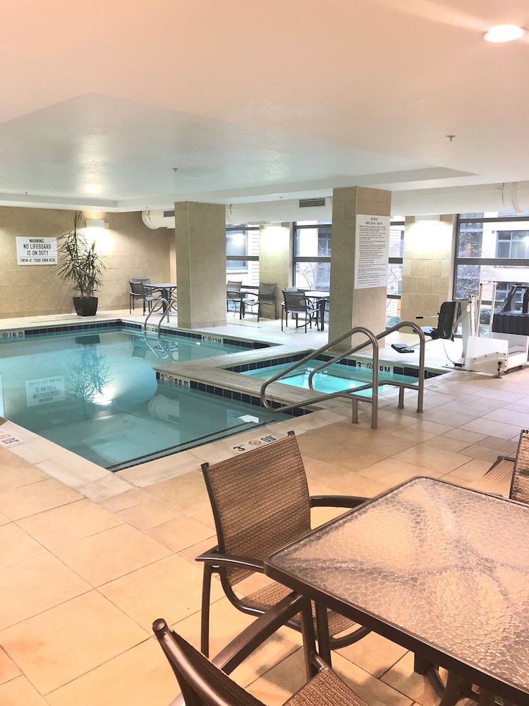 Hilton Garden Inn Washington DC/U.S. Capitol — Swimming pool in Washington, District of Columbia