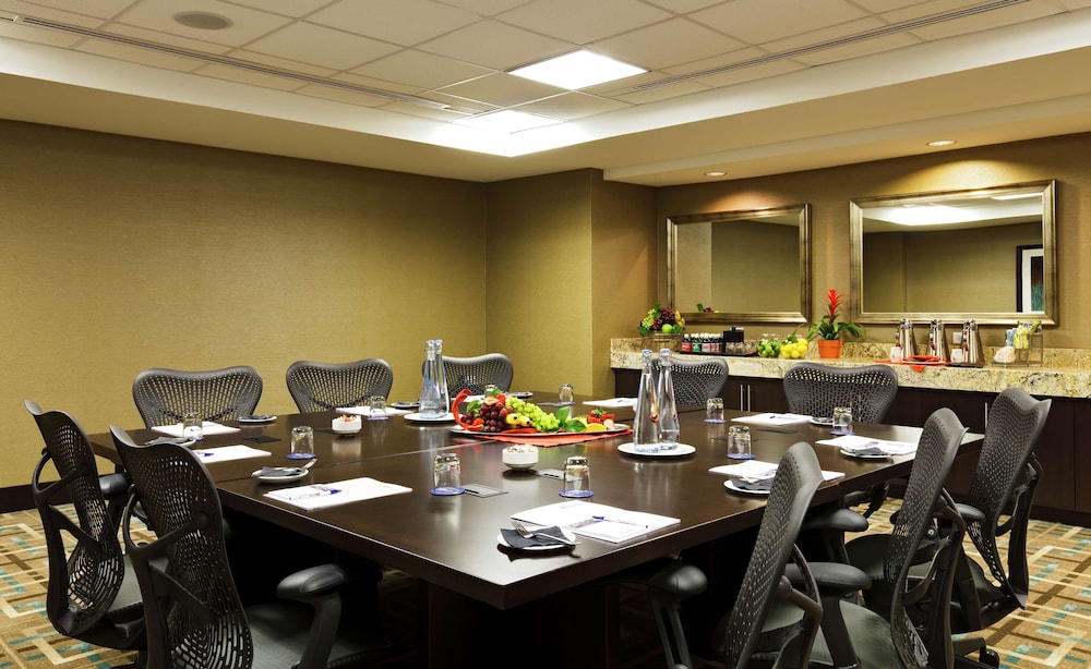 Hilton Garden Inn Washington DC/U.S. Capitol — Restaurant & bars in Washington, District of Columbia