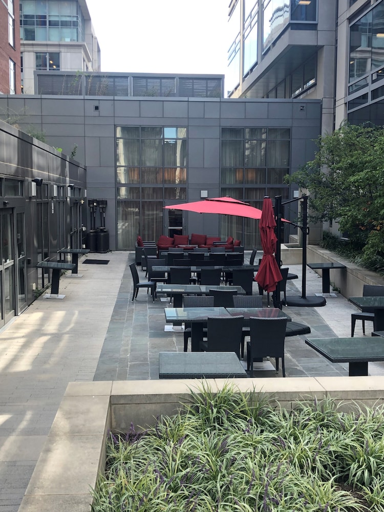 Hilton Garden Inn Washington DC/U.S. Capitol — Restaurant & bars in Washington, District of Columbia