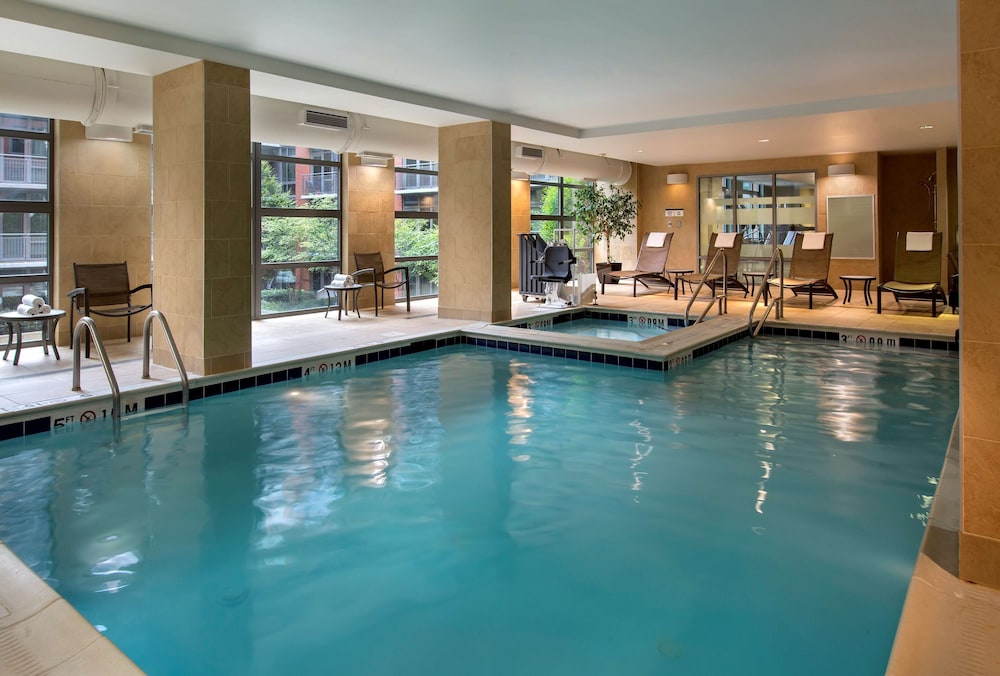Hilton Garden Inn Washington DC/U.S. Capitol — Swimming pool in Washington, District of Columbia