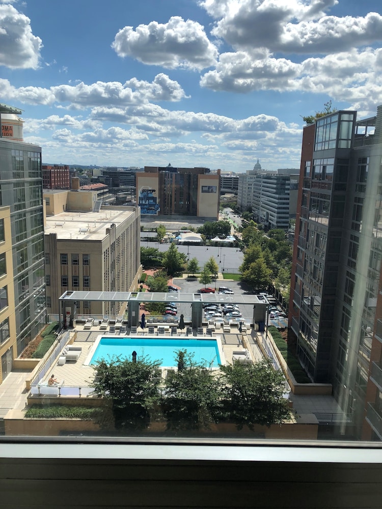 Hilton Garden Inn Washington DC/U.S. Capitol — Swimming pool in Washington, District of Columbia