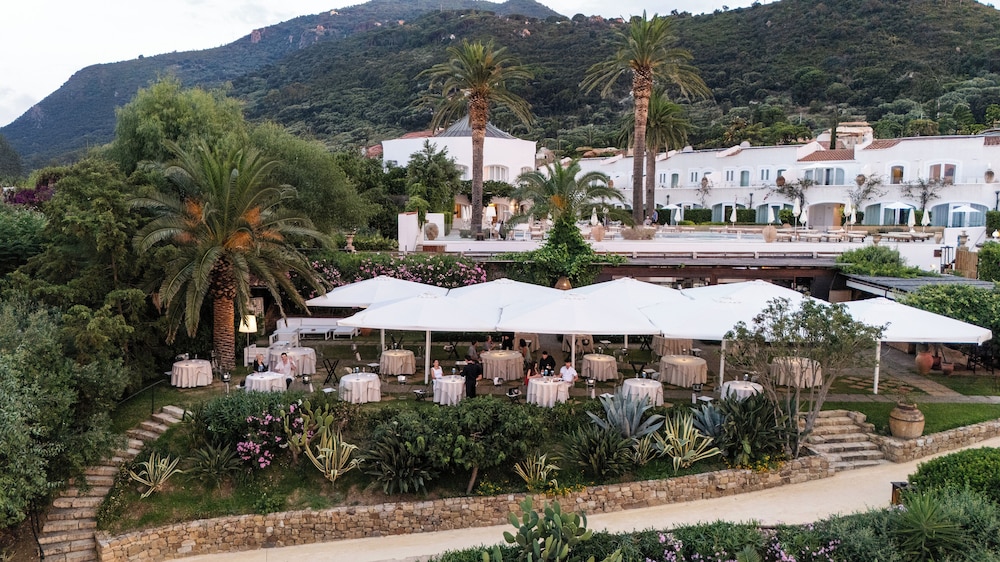 Le Calette Bay — Restaurant & bars in Cefalù, Sicily