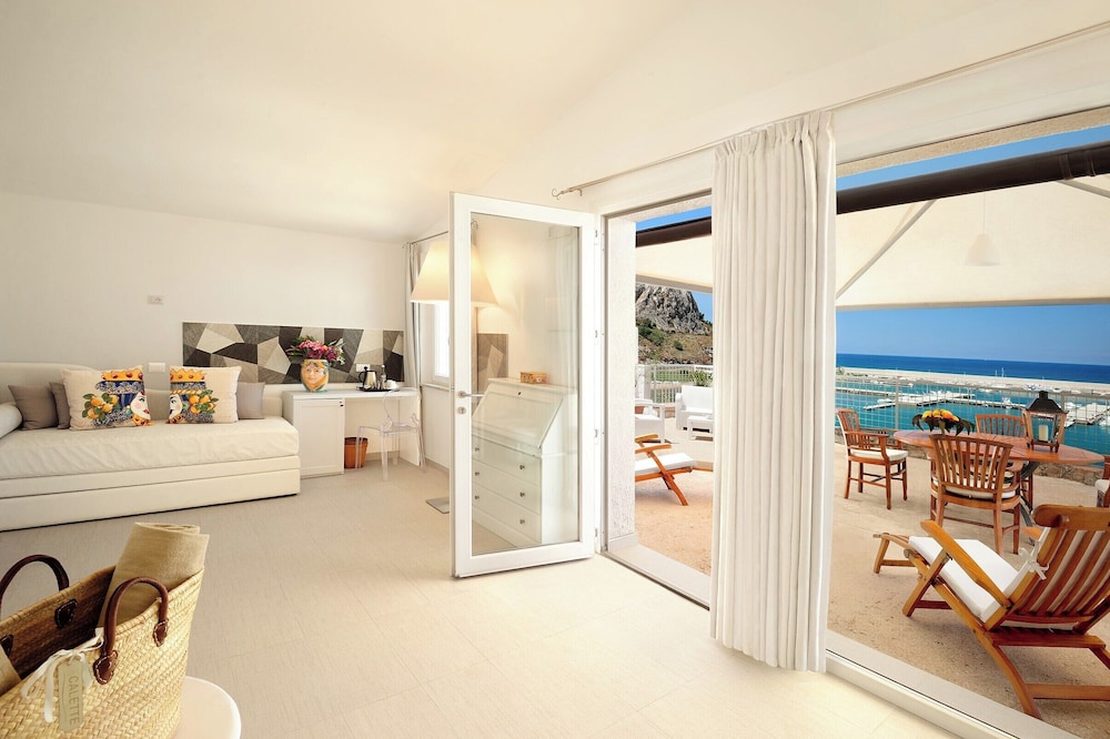 Le Calette Bay — Hotel rooms in Cefalù, Sicily