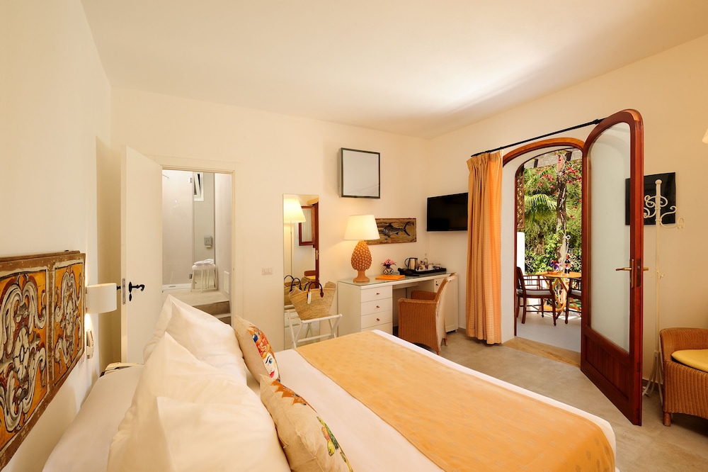 Le Calette Bay — Hotel rooms in Cefalù, Sicily