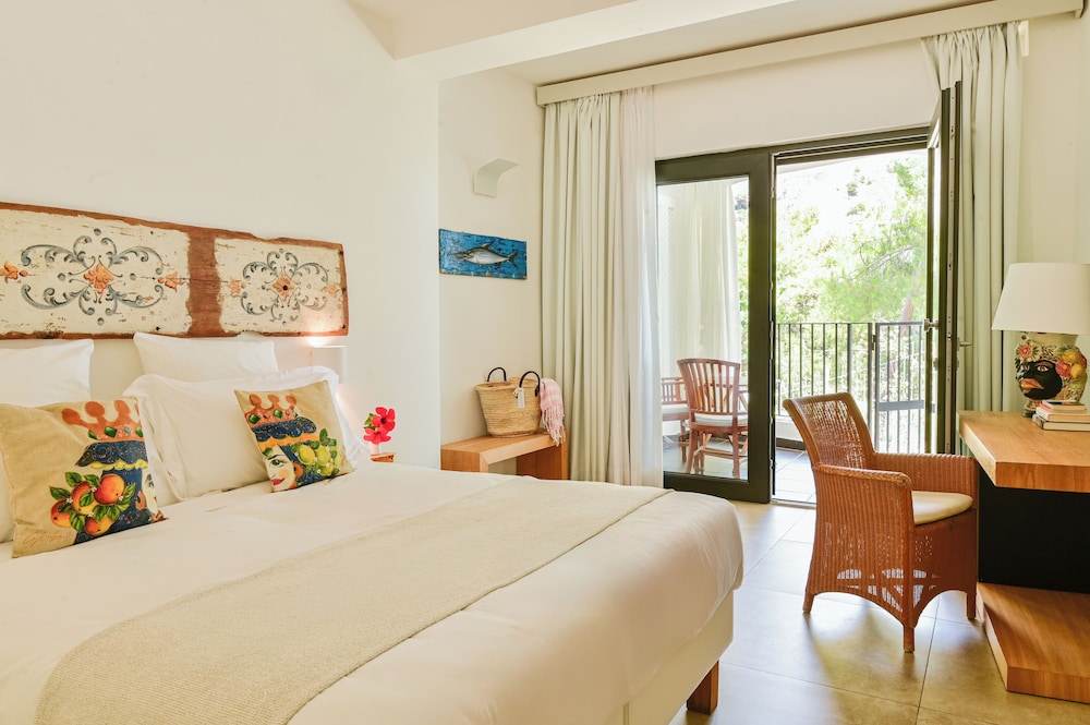 Le Calette Bay — Hotel rooms in Cefalù, Sicily