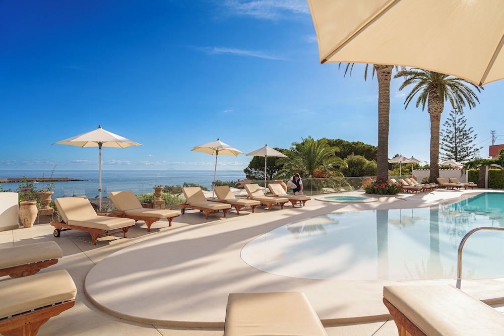 Le Calette Bay — Swimming pool in Cefalù, Sicily