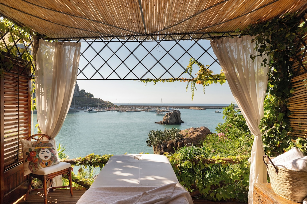 Le Calette Bay — Hotel rooms in Cefalù, Sicily
