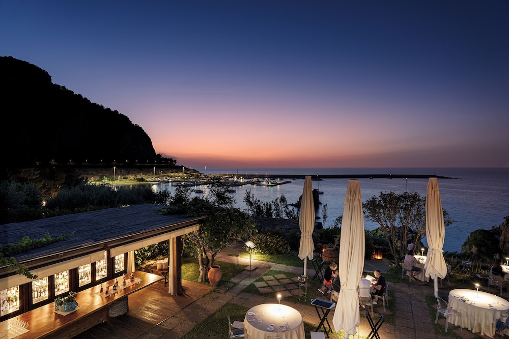 Le Calette Bay — Restaurant & bars in Cefalù, Sicily