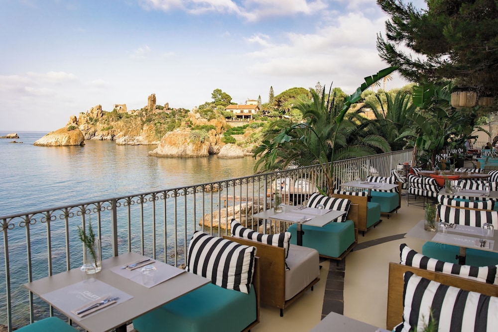 Le Calette Bay — Restaurant & bars in Cefalù, Sicily