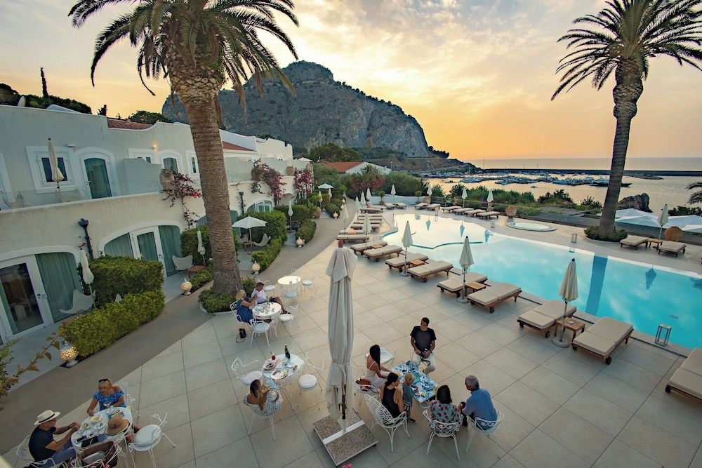 Le Calette Bay — Swimming pool in Cefalù, Sicily