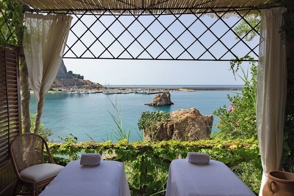 Le Calette Bay — Spa in Cefalù, Sicily