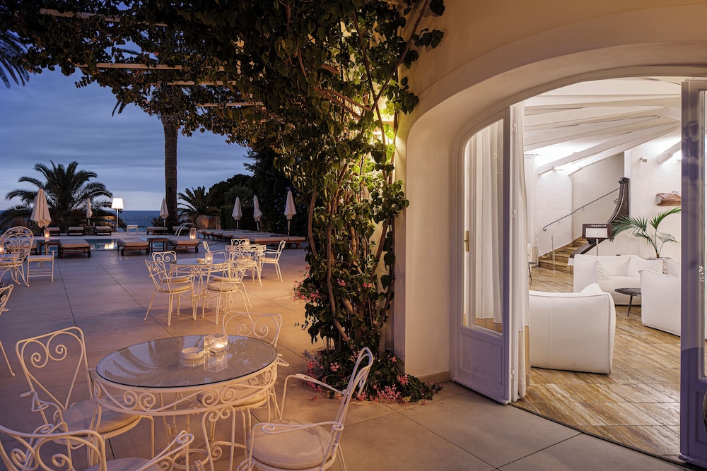 Le Calette Bay — Restaurant & bars in Cefalù, Sicily