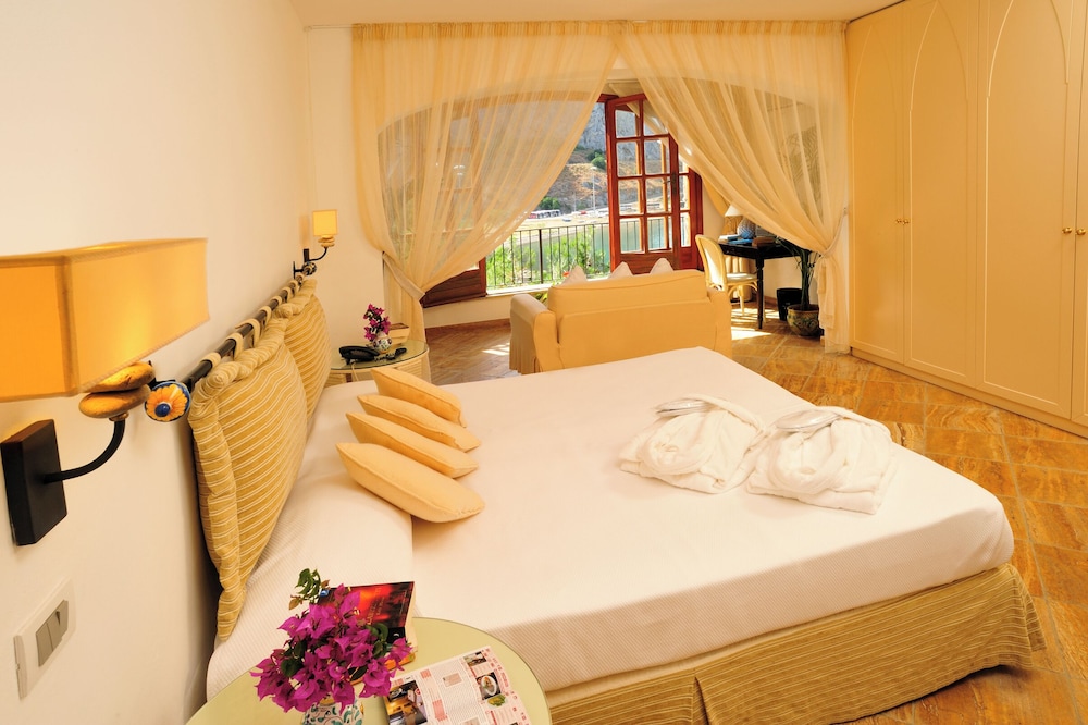 Le Calette Bay — Hotel rooms in Cefalù, Sicily