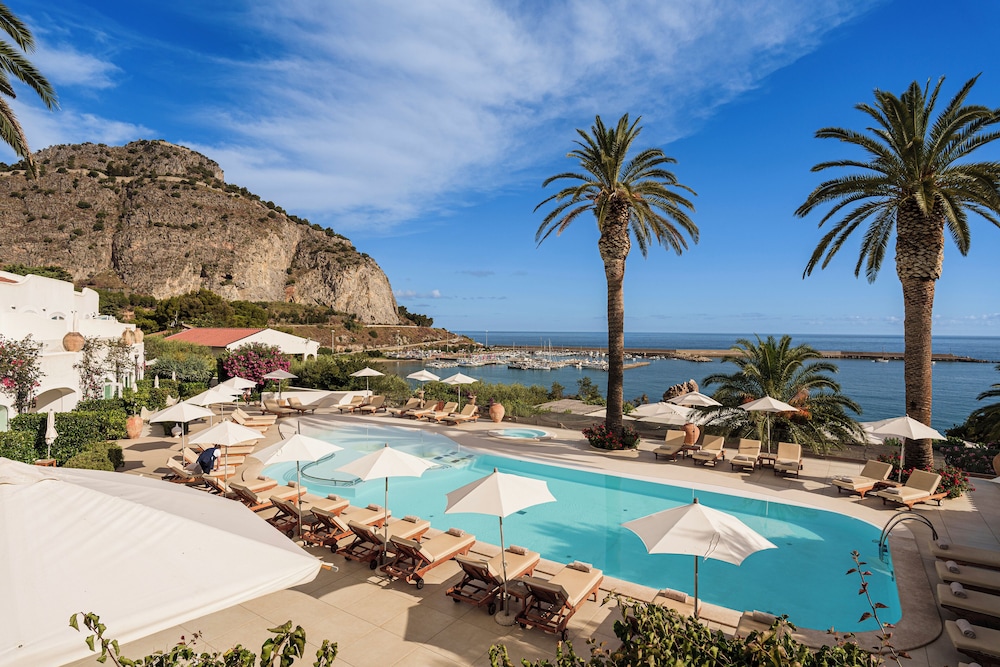 Le Calette Bay — Swimming pool in Cefalù, Sicily