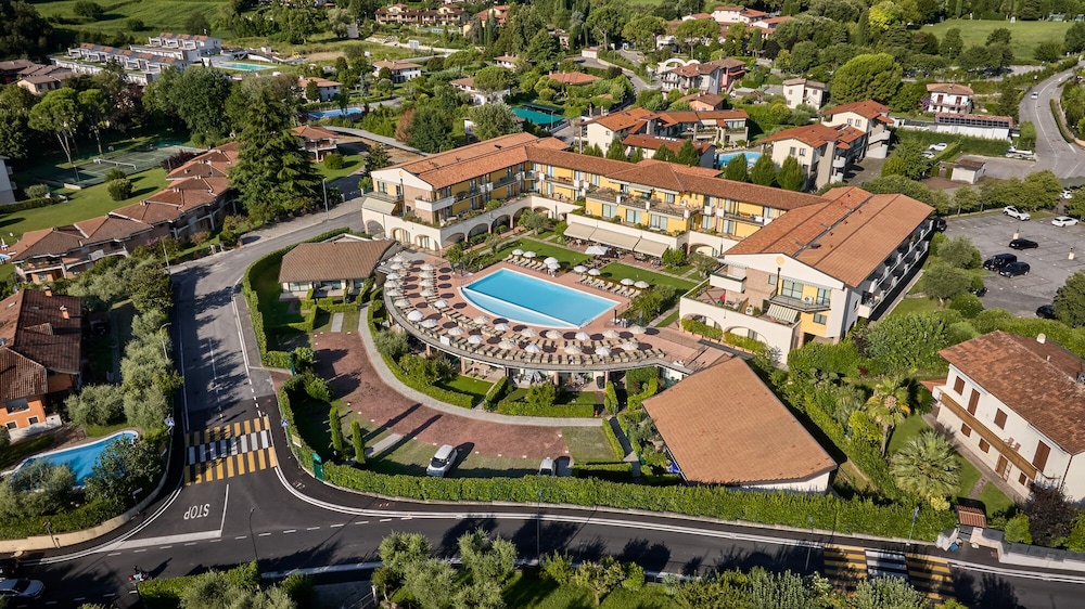 Le Terrazze Sul Lago Residence & Hotel — Hotel building in Padenghe sul Garda, Lombardy