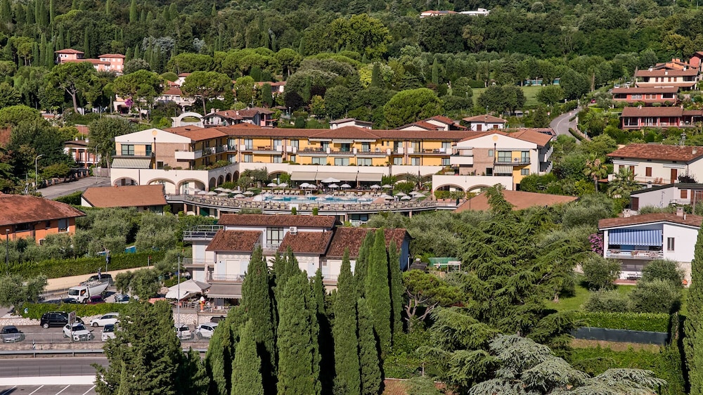 Le Terrazze Sul Lago Residence & Hotel — Hotel building in Padenghe sul Garda, Lombardy