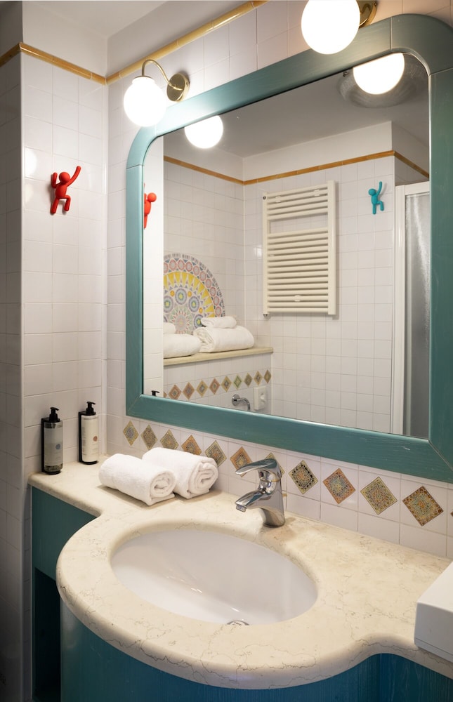 Le Terrazze Sul Lago Residence & Hotel — Hotel rooms in Padenghe sul Garda, Lombardy