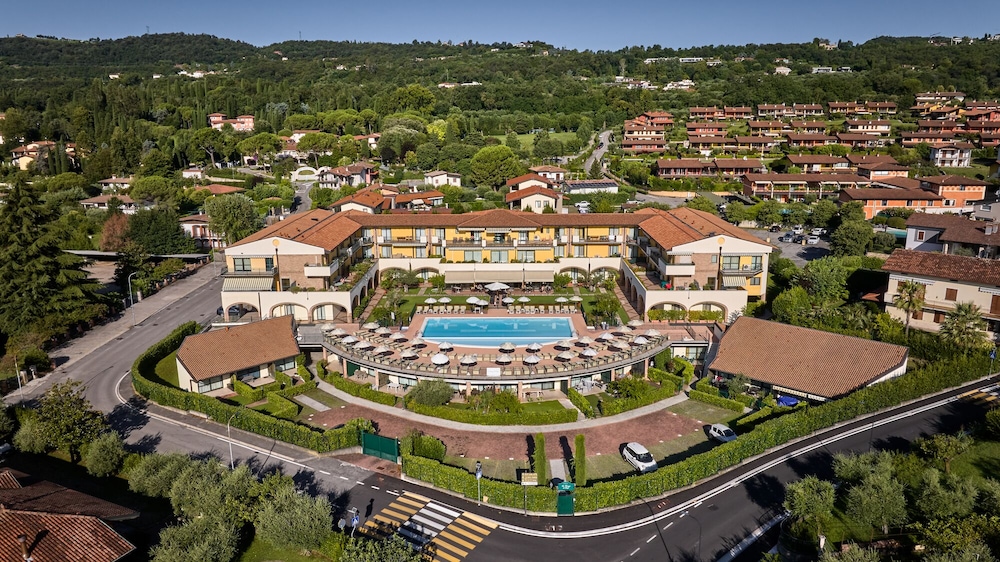 Le Terrazze Sul Lago Residence & Hotel — Hotel building in Padenghe sul Garda, Lombardy