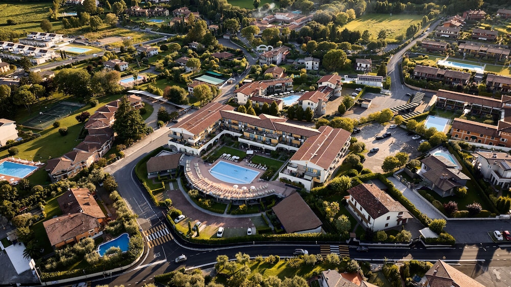 Le Terrazze Sul Lago Residence & Hotel — Hotel building in Padenghe sul Garda, Lombardy