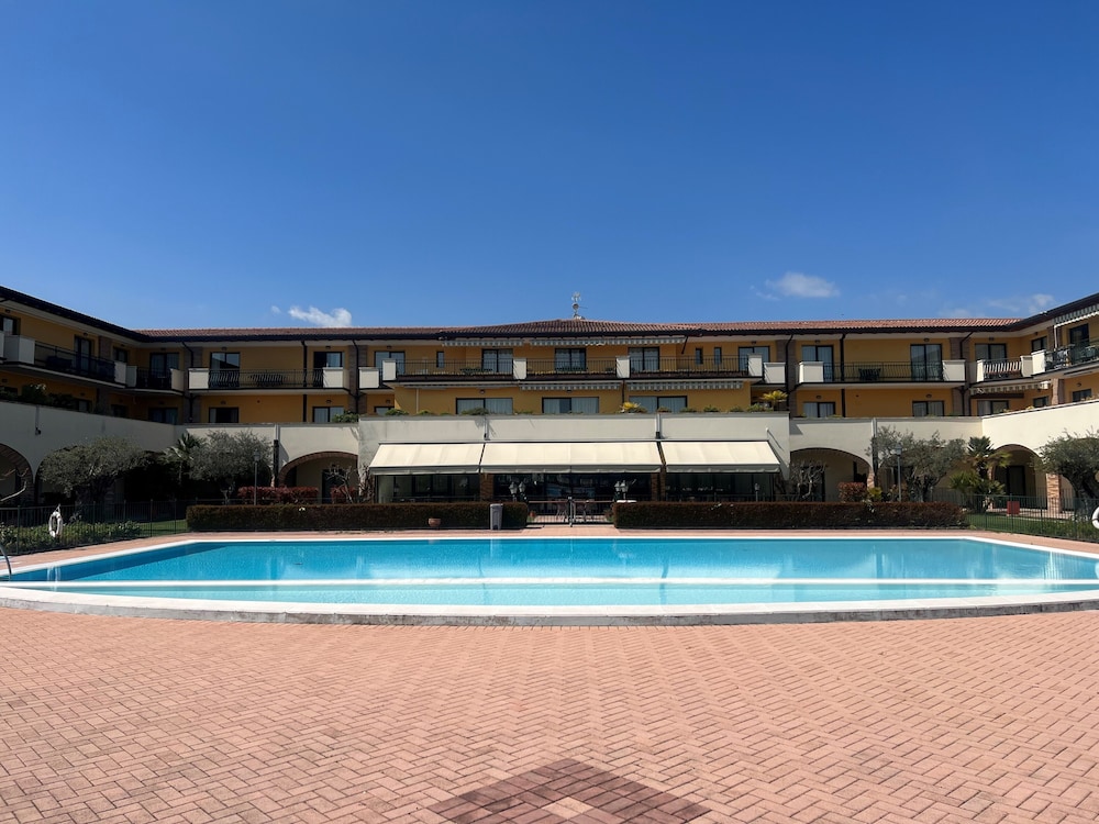 Le Terrazze Sul Lago Residence & Hotel — Hotel building in Padenghe sul Garda, Lombardy