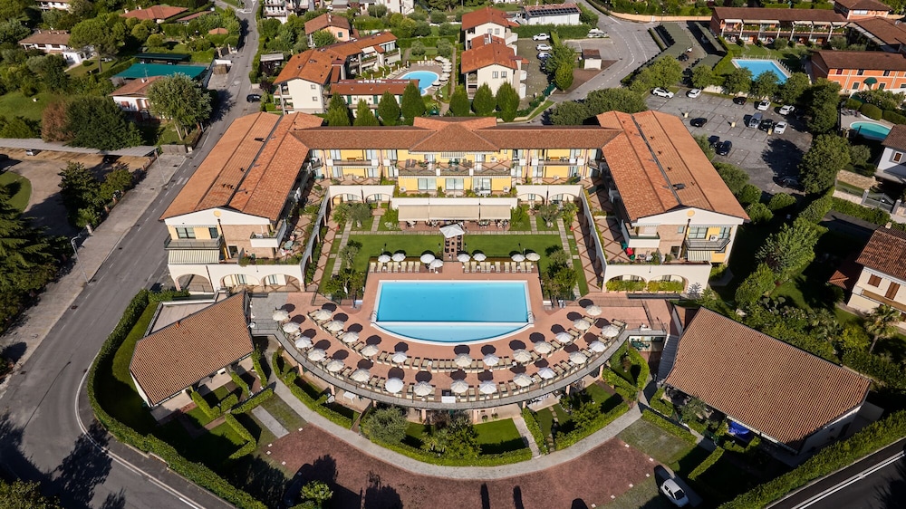 Le Terrazze Sul Lago Residence & Hotel — Hotel building in Padenghe sul Garda, Lombardy