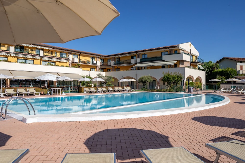 Le Terrazze Sul Lago Residence & Hotel — Swimming pool in Padenghe sul Garda, Lombardy