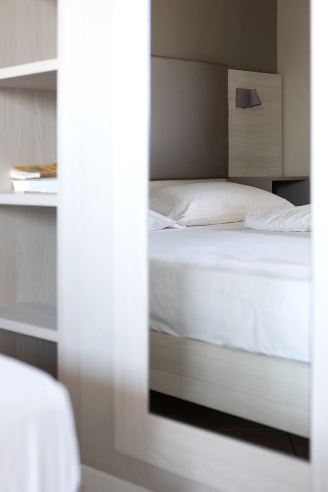 Le Terrazze Sul Lago Residence & Hotel — Hotel rooms in Padenghe sul Garda, Lombardy