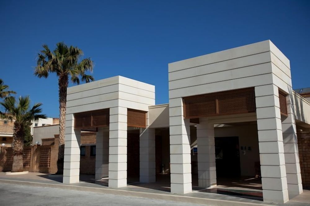 Bella Beach - All Inclusive — Hotel building in Hersonissos