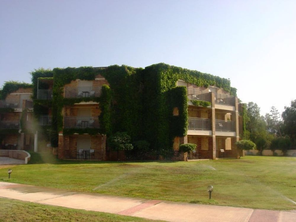 Bella Beach - All Inclusive — Hotel building in Hersonissos