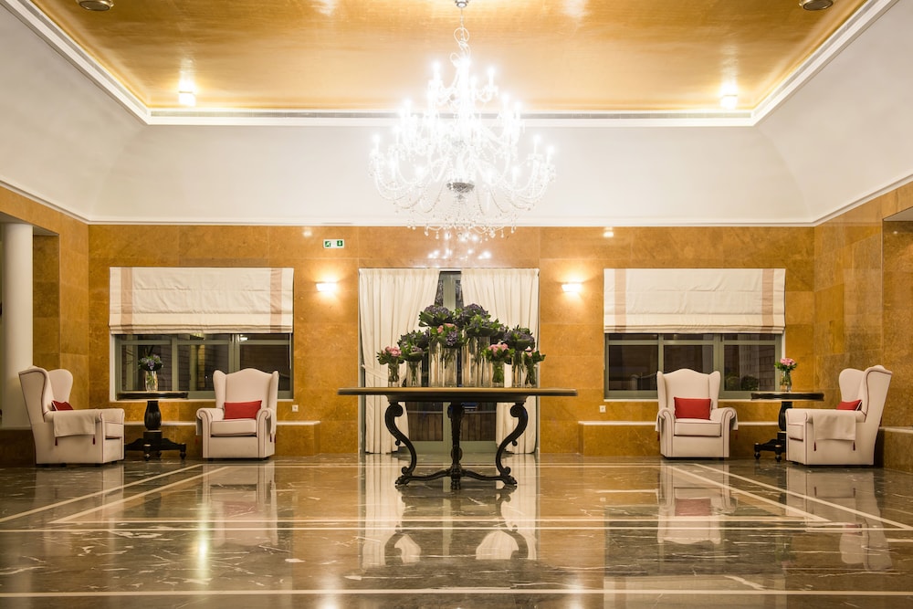 Bella Beach - All Inclusive — Hotel building in Hersonissos
