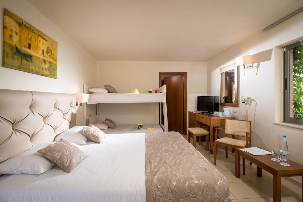 Bella Beach - All Inclusive — Hotel rooms in Hersonissos