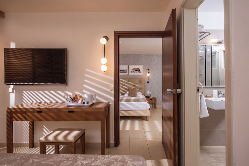 Bella Beach - All Inclusive — Hotel rooms in Hersonissos
