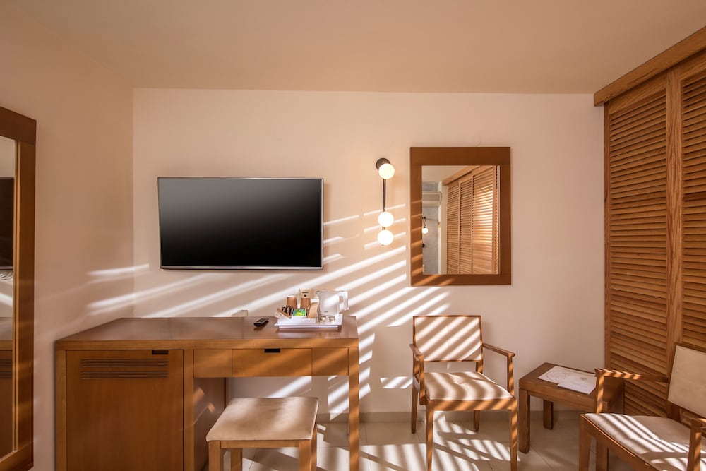 Bella Beach - All Inclusive — Hotel rooms in Hersonissos