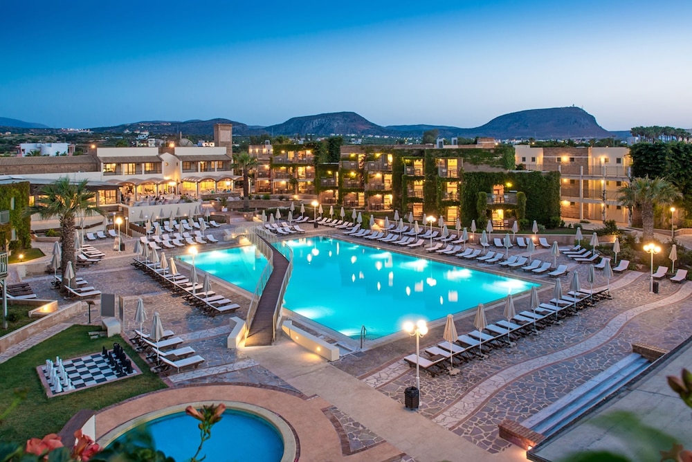 Bella Beach - All Inclusive — Swimming pool in Hersonissos