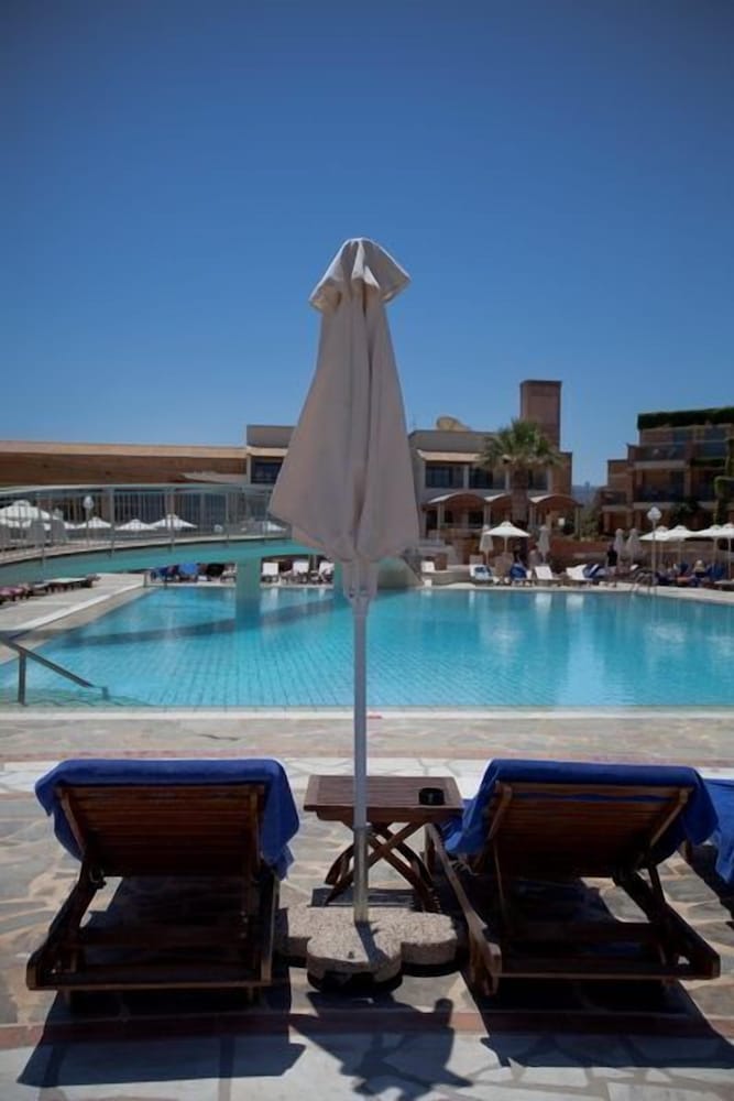 Bella Beach - All Inclusive — Swimming pool in Hersonissos