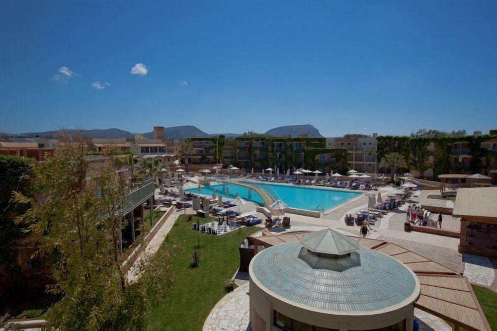 Bella Beach - All Inclusive — Swimming pool in Hersonissos