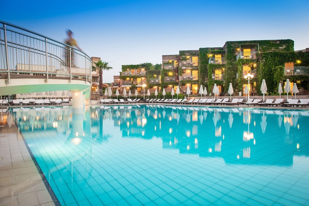 Bella Beach - All Inclusive — Swimming pool in Hersonissos