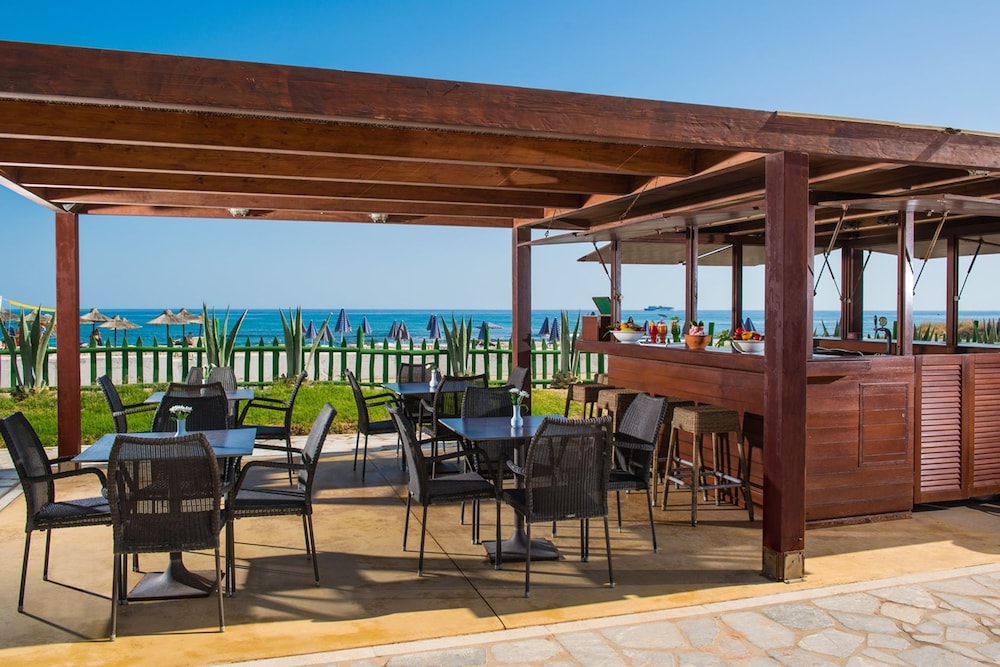 Bella Beach - All Inclusive — Restaurant & bars in Hersonissos