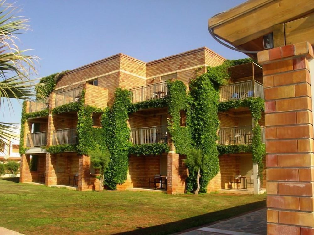 Bella Beach - All Inclusive — Hotel building in Hersonissos