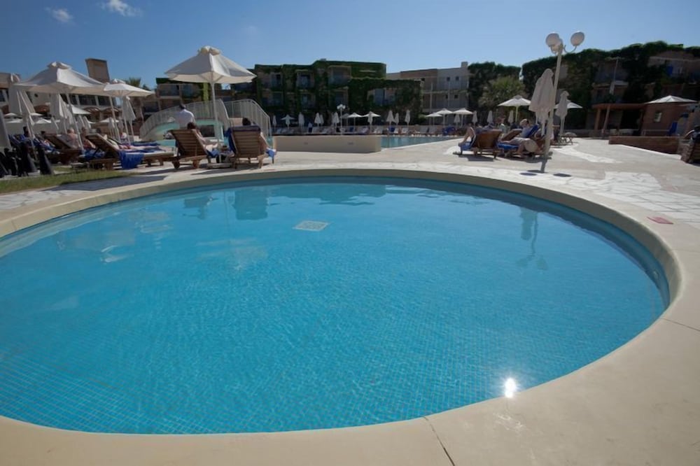 Bella Beach - All Inclusive — Swimming pool in Hersonissos