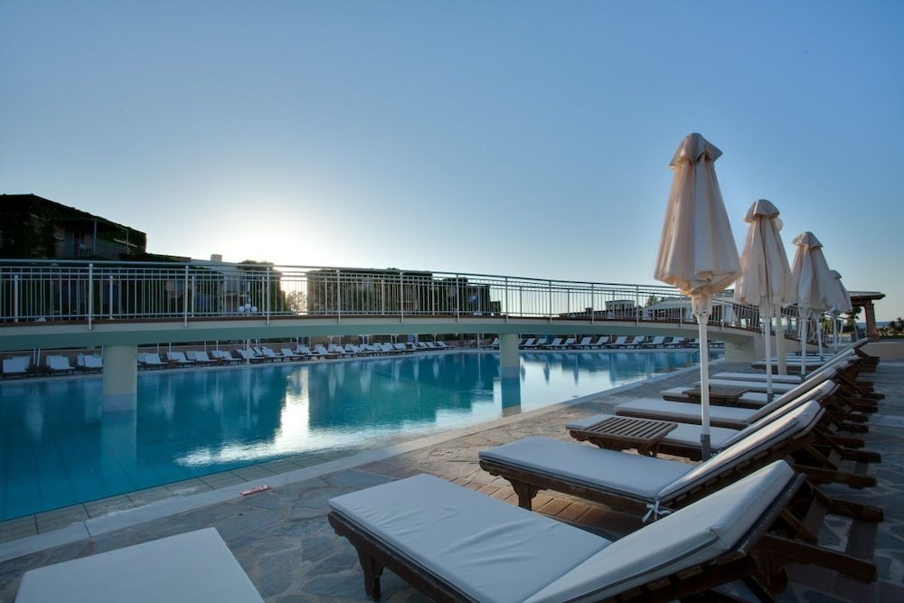 Bella Beach - All Inclusive — Swimming pool in Hersonissos