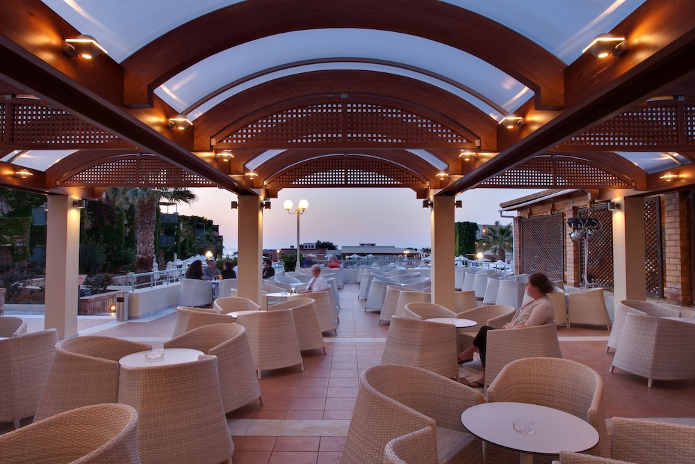 Bella Beach - All Inclusive — Restaurant & bars in Hersonissos