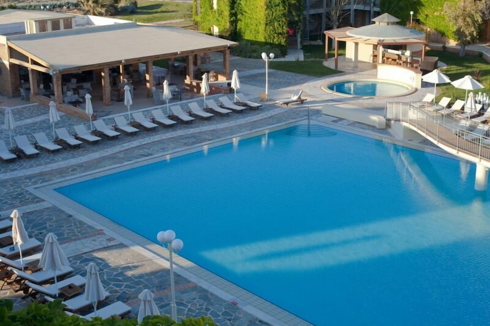 Bella Beach - All Inclusive — Swimming pool in Hersonissos