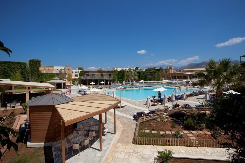Bella Beach - All Inclusive — Swimming pool in Hersonissos